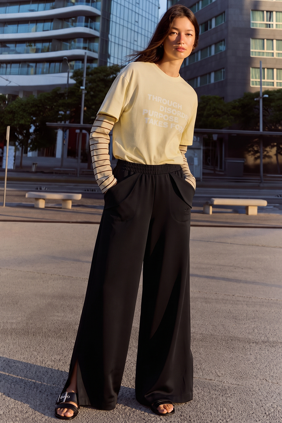 Women Smart Pocket Wide-leg Trouser - Black