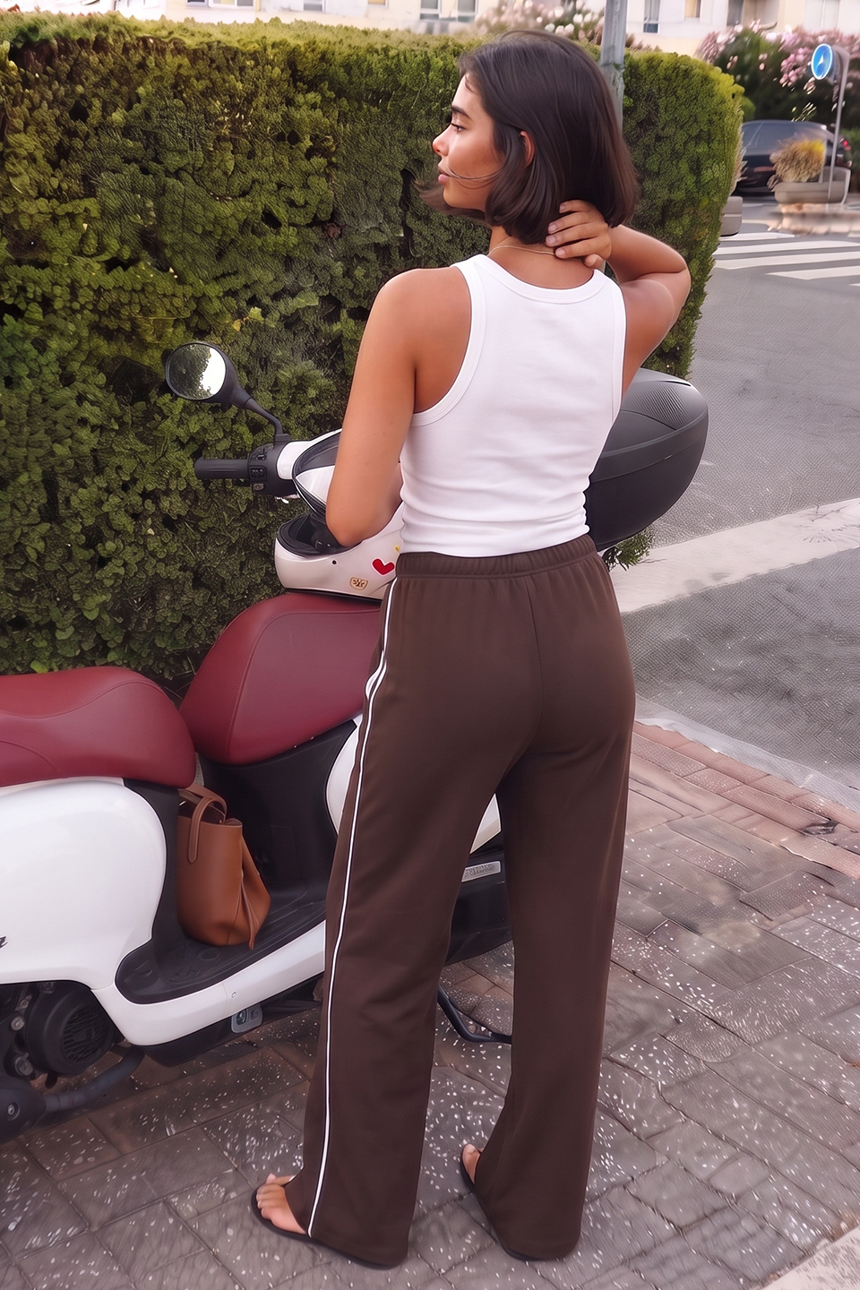 Women Wide-leg Plush Trouser With Trim Detail - Mocha
